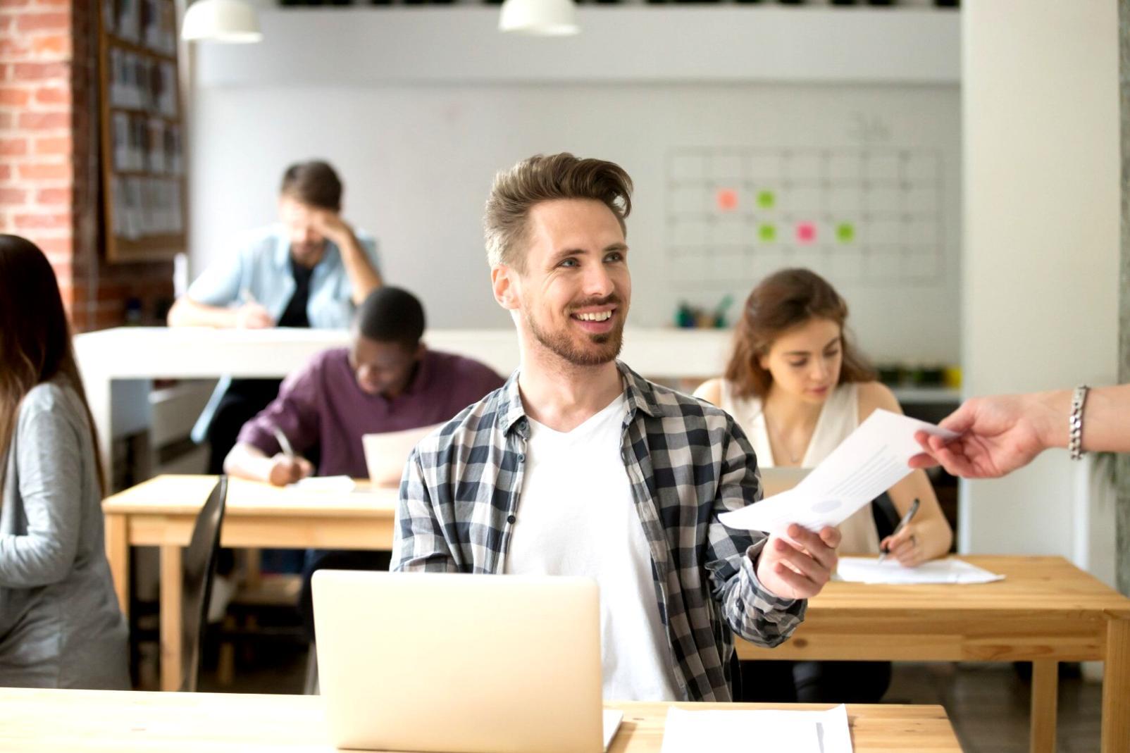 Équipe Lumisaraon travaillant sur des stratégies SEO mobile